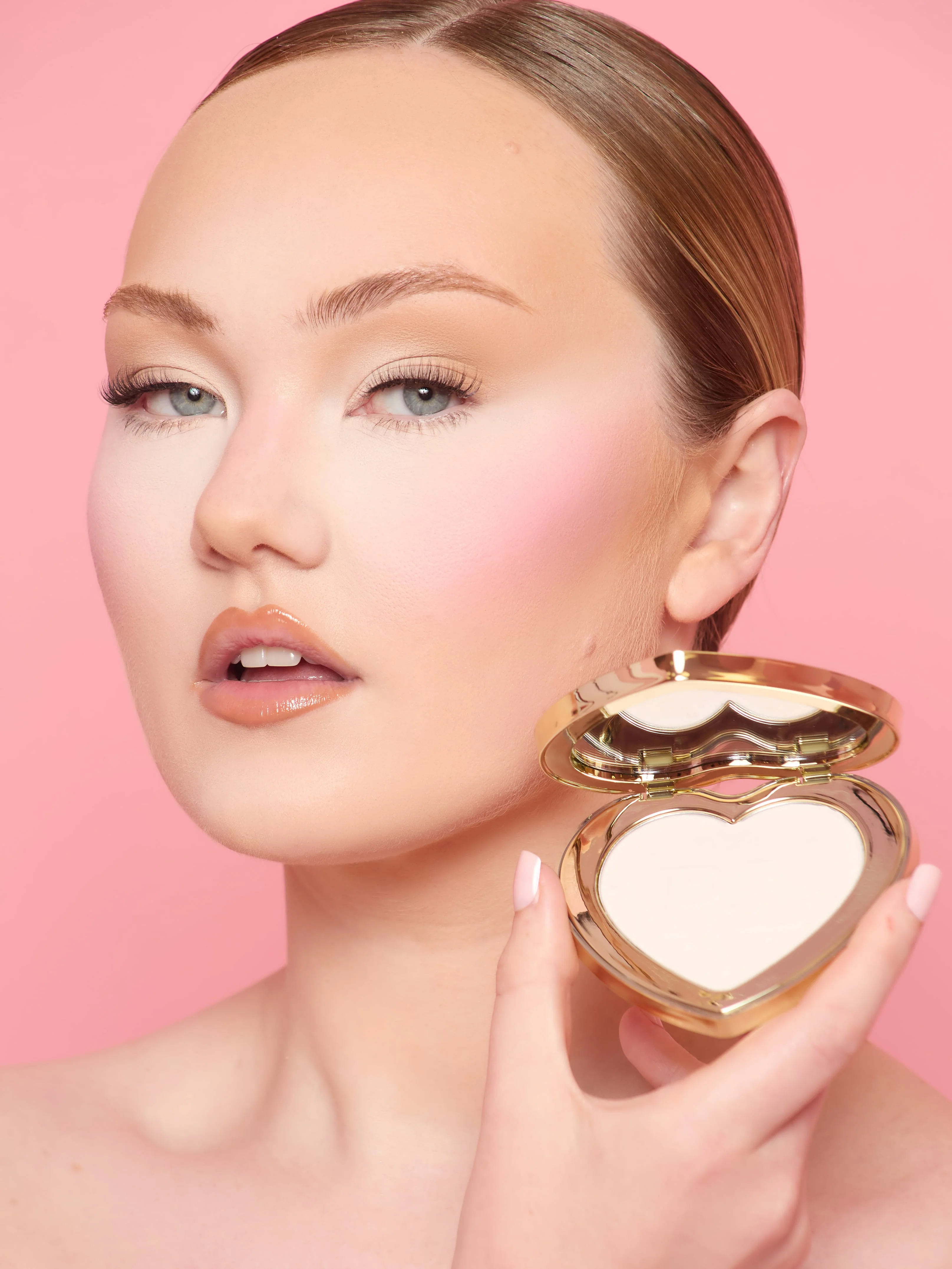Under-Eye Brightening Powder - Image 4
